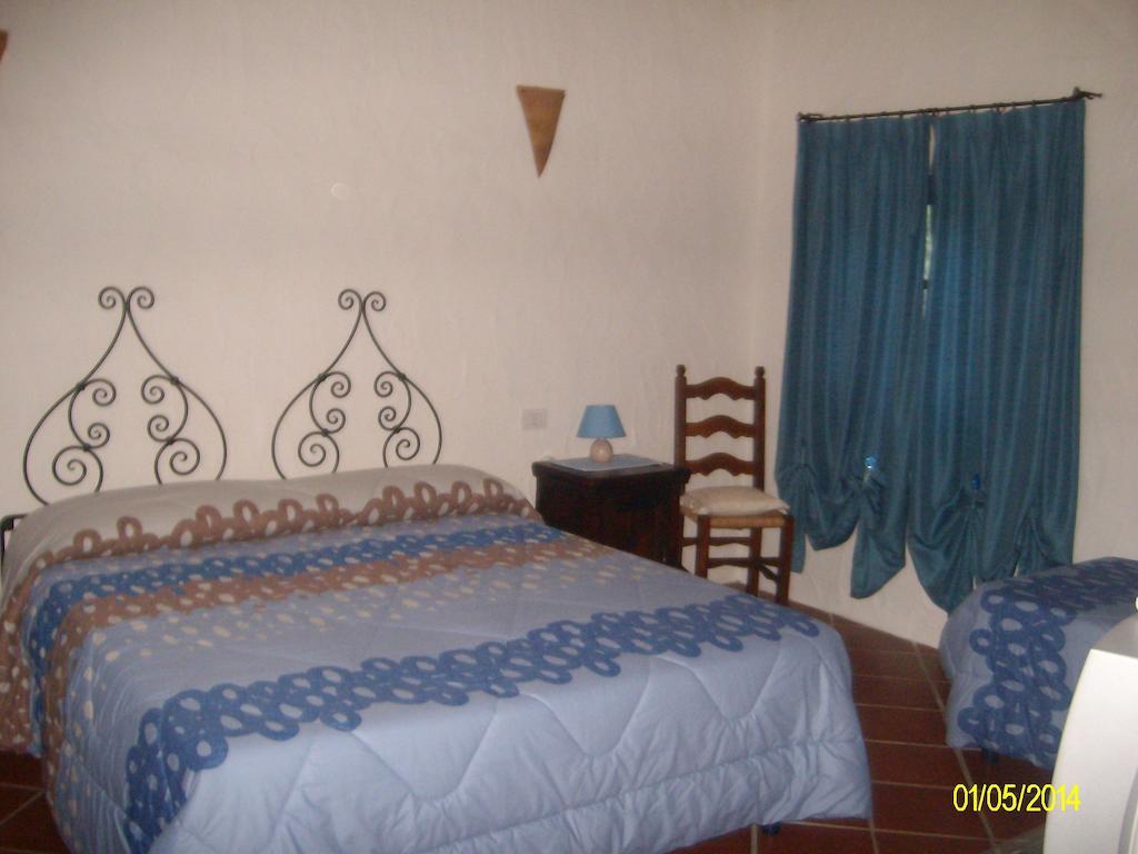Agriturismo Spridda Bed and Breakfast Arzachena Rum bild